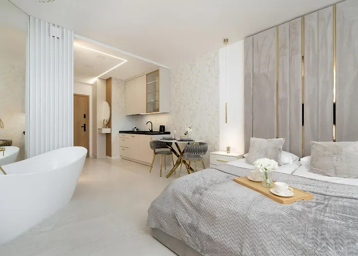 Eleganckie Z Parkingiem W Centrum Katowic Przy Rynku By Renters * Катовице